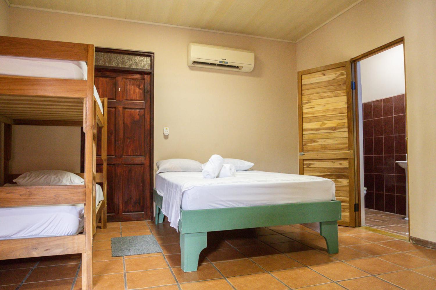 Hospedaje Papalotes Quepos Exterior photo